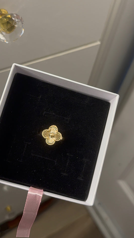 Gold clover ring size 7