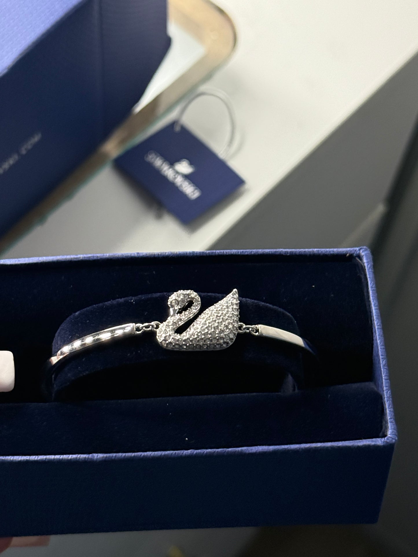 Swan bracelet with box