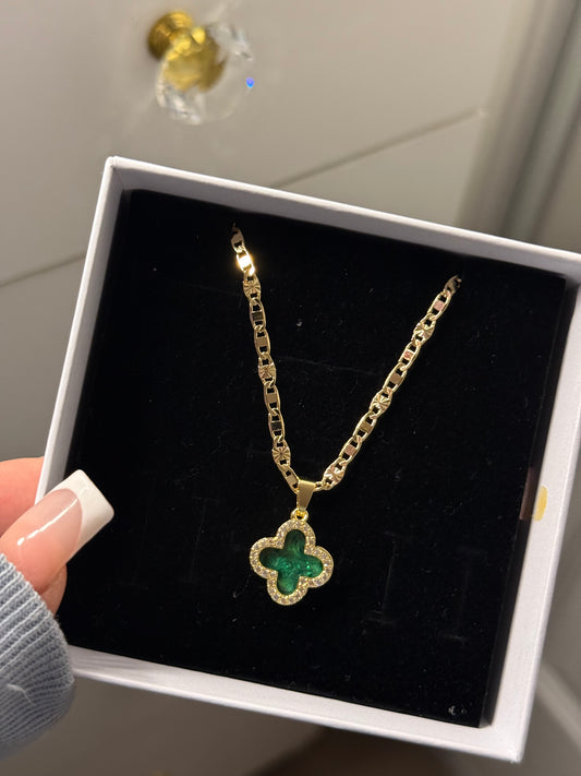 Green clover necklace