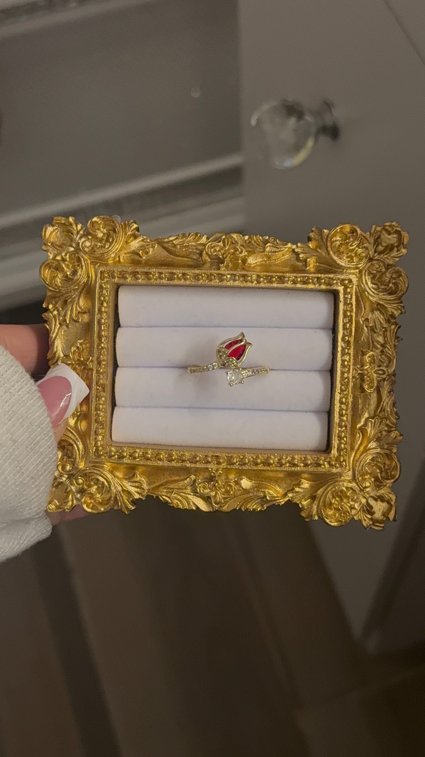 Adjustable flower ring