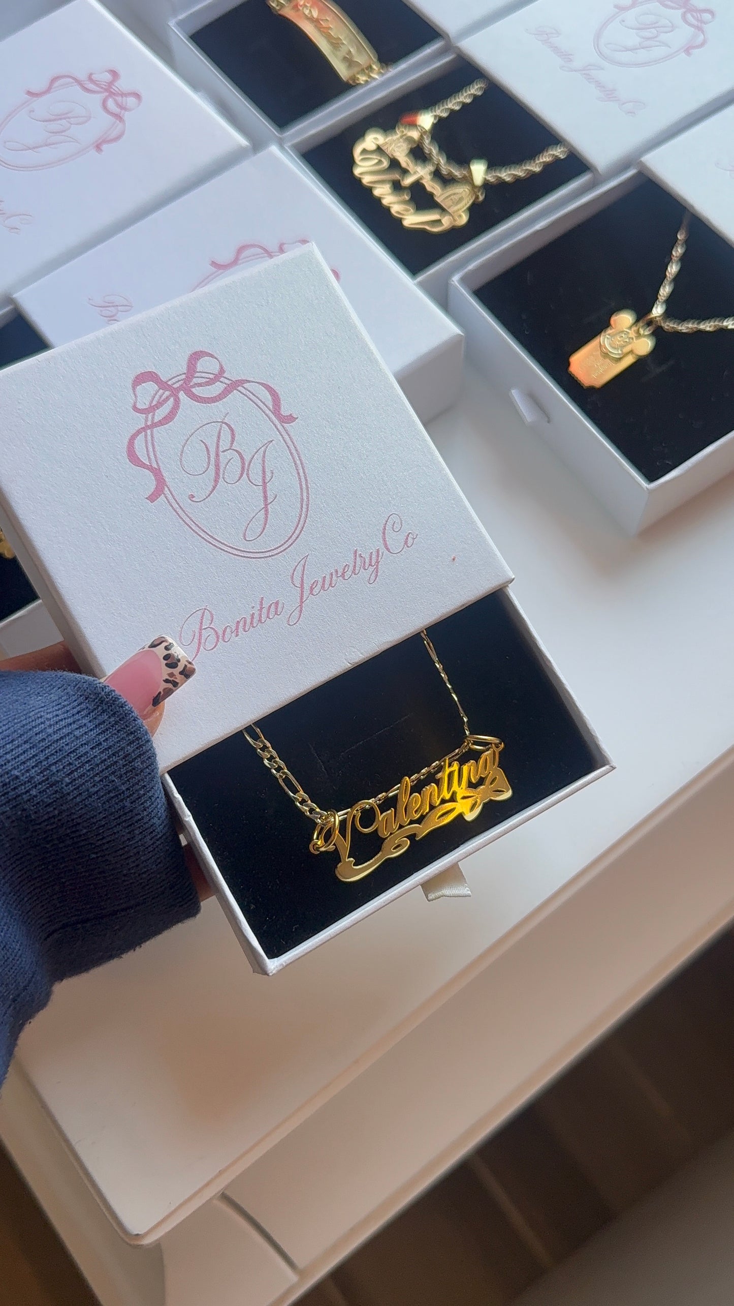 Personalized bow name necklace