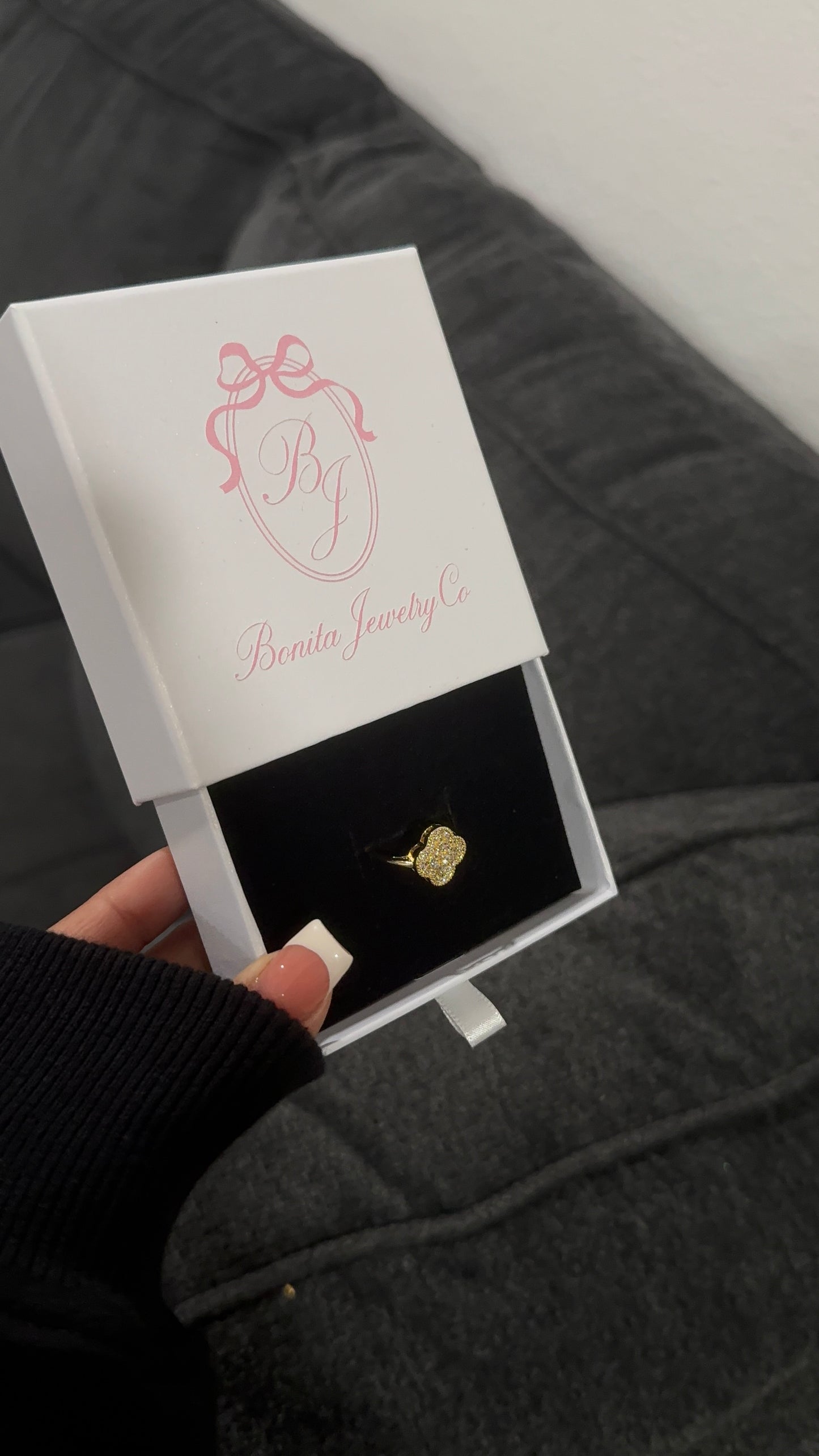 Adjustable gold clover ring