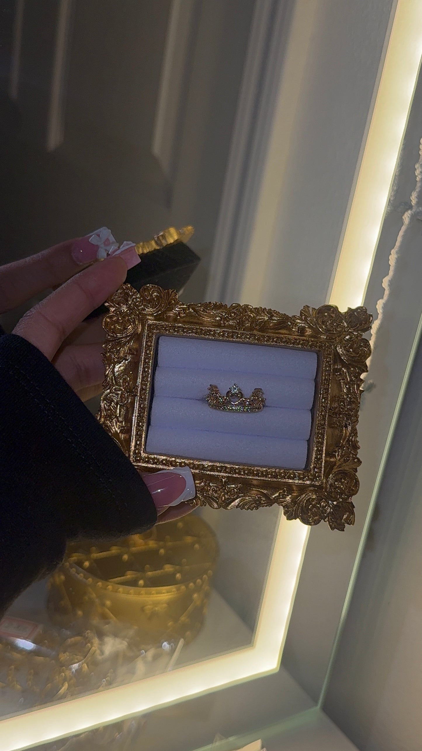Adjustable crown ring