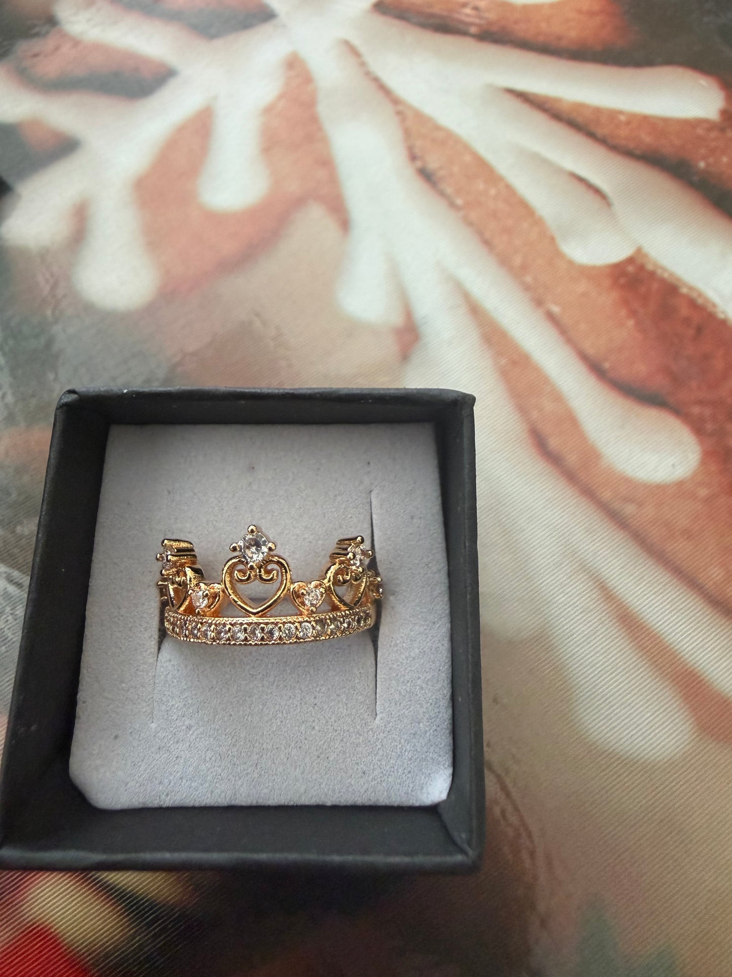 Adjustable crown ring