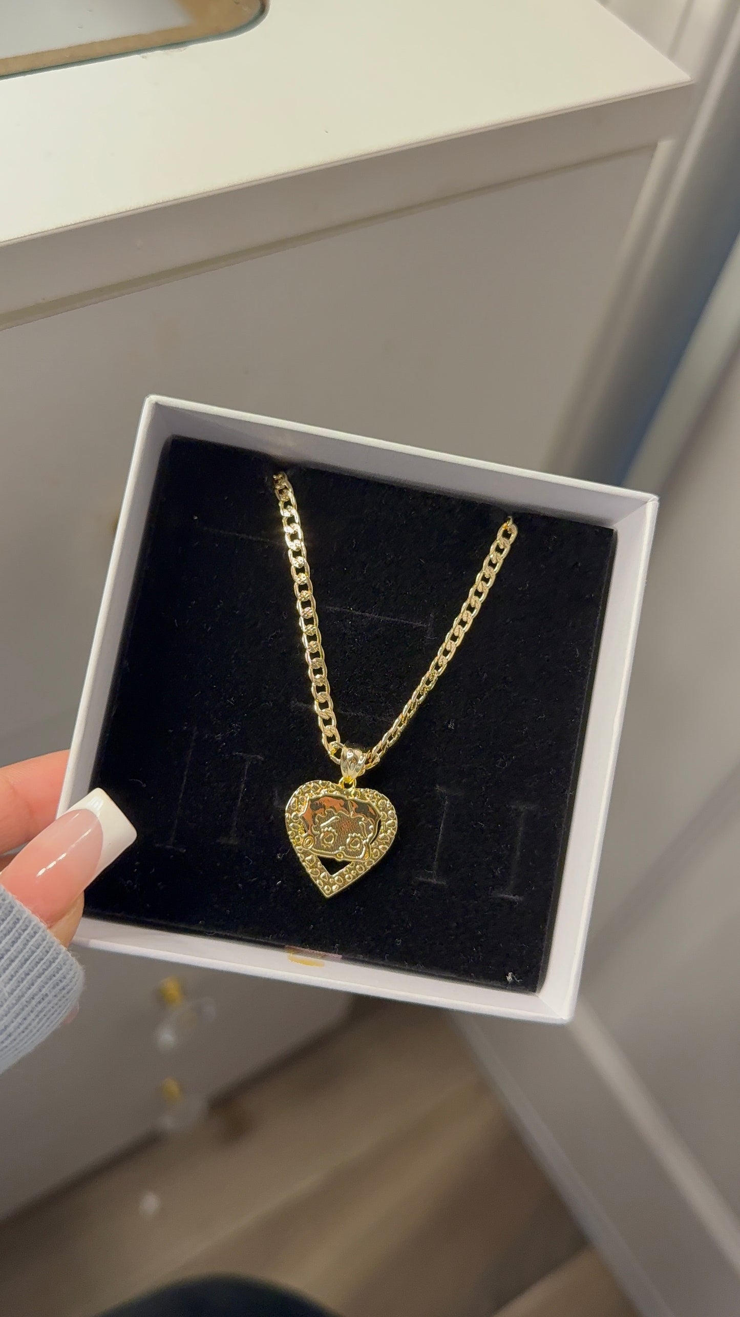 Betty heart necklace