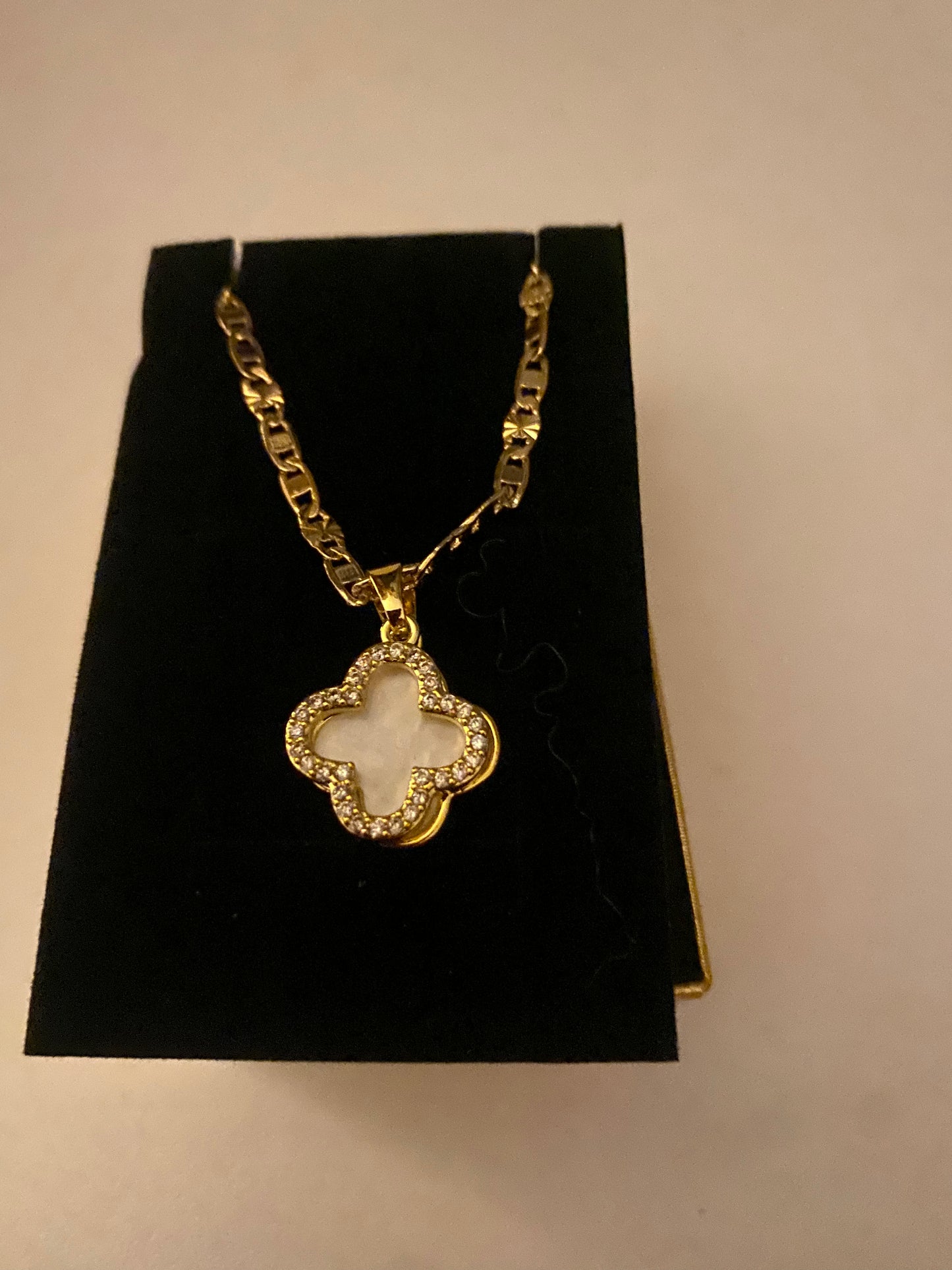 Pearl white clover necklace