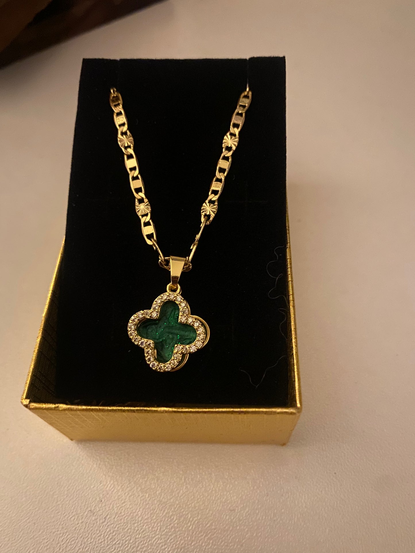 Green clover necklace