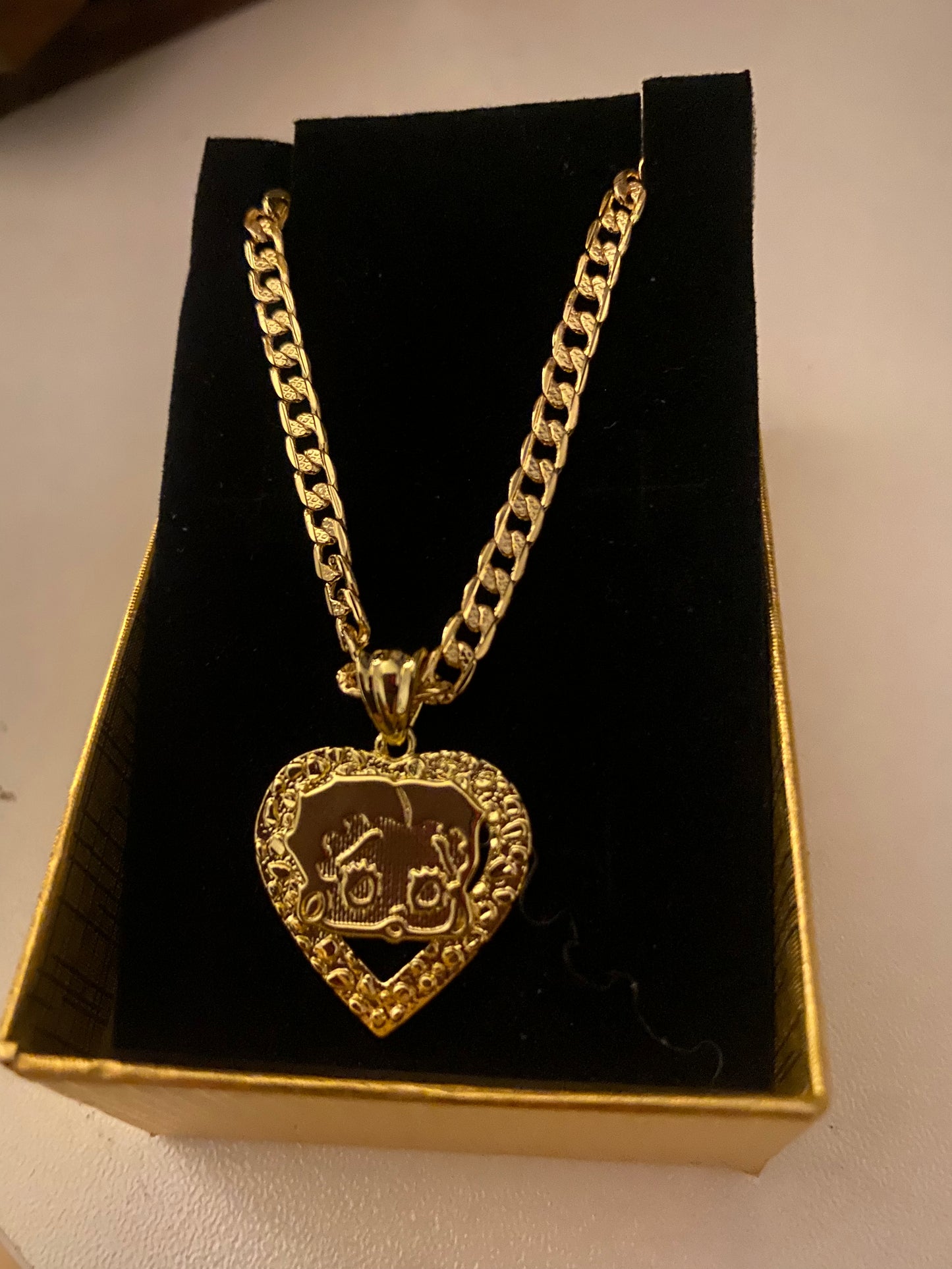 Betty heart necklace